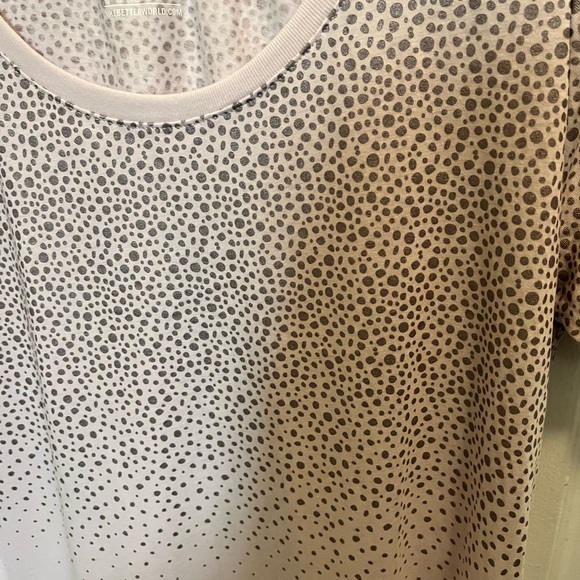 NIKE NWOT AUTHENTIC BLUSH PINK WITH GRAY DOTS & SCOOP NECK SHORT SLEEVES TEE - Picture 9 of 17